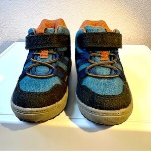 OshKosh B'gosh Blue and Tan Baby Sneakers size 5 months